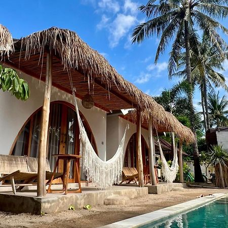 Rumah Canaria Bungalow ギリ・トラワンガン エクステリア 写真