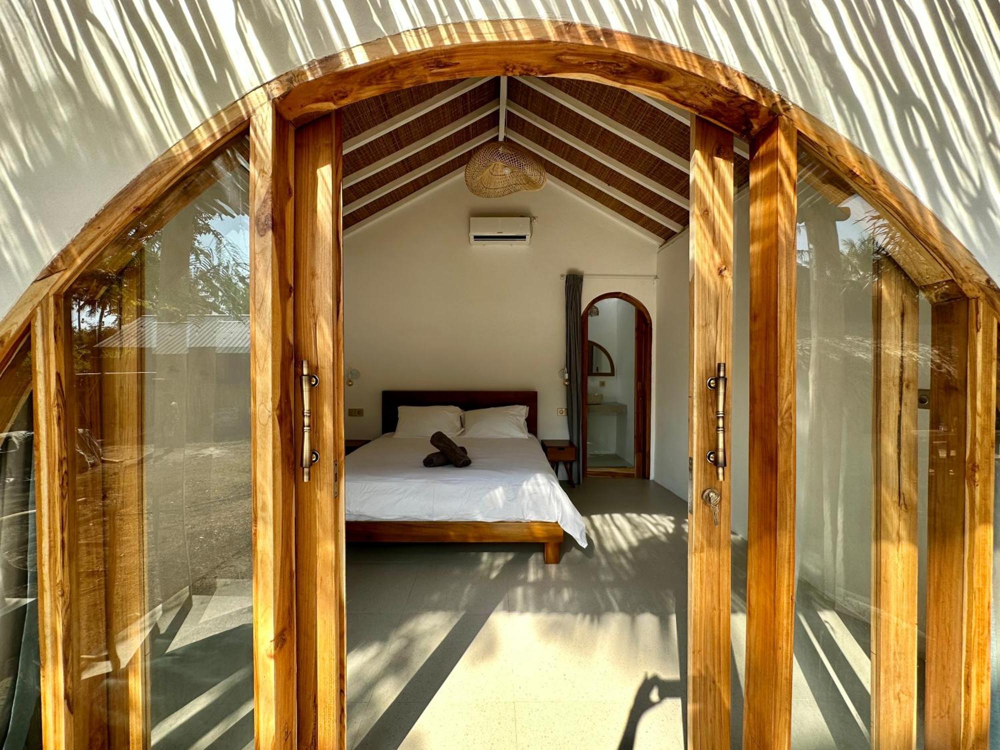 Rumah Canaria Bungalow ギリ・トラワンガン エクステリア 写真