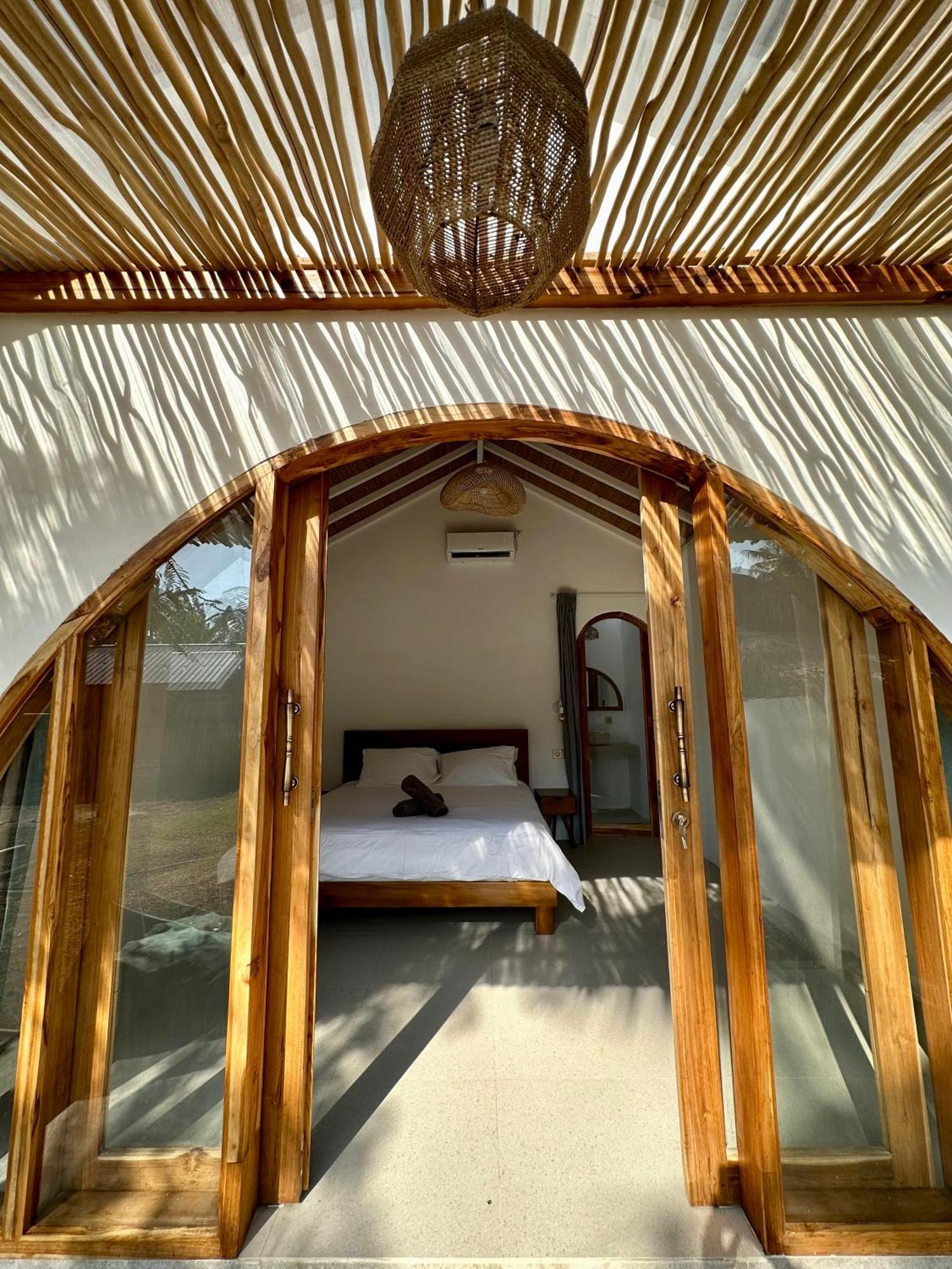 Rumah Canaria Bungalow ギリ・トラワンガン エクステリア 写真